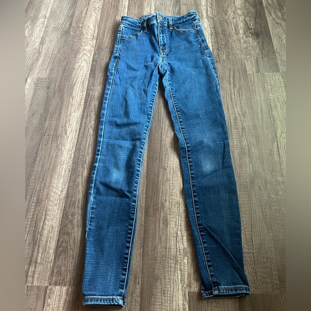 AMERICAN EAGLE skinny dark wash jeans with small details
